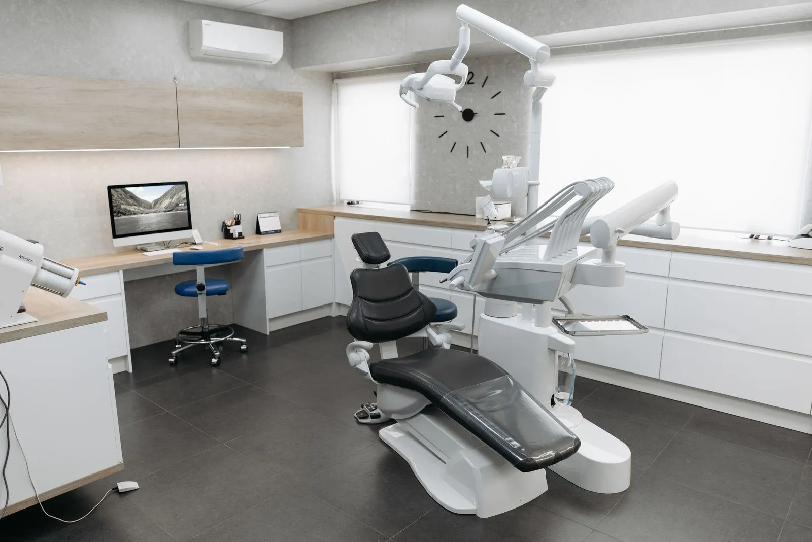 Gabinete dental luminoso de la Clínica Dental Sixto Rivas en Vigo